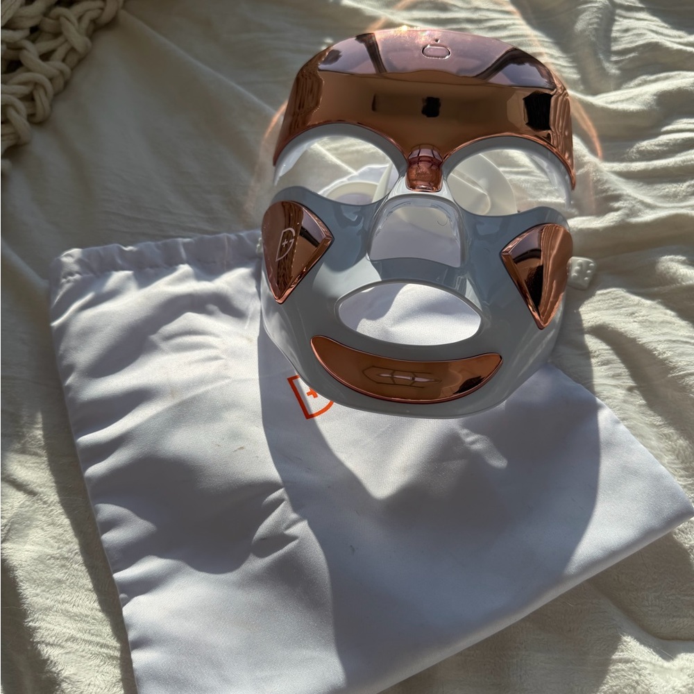 DR DENNIS LED Facial Mask in White and Rose Gold
